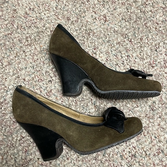 Fly London bow toe wedge heels in excellent condition - Picture 5 of 8